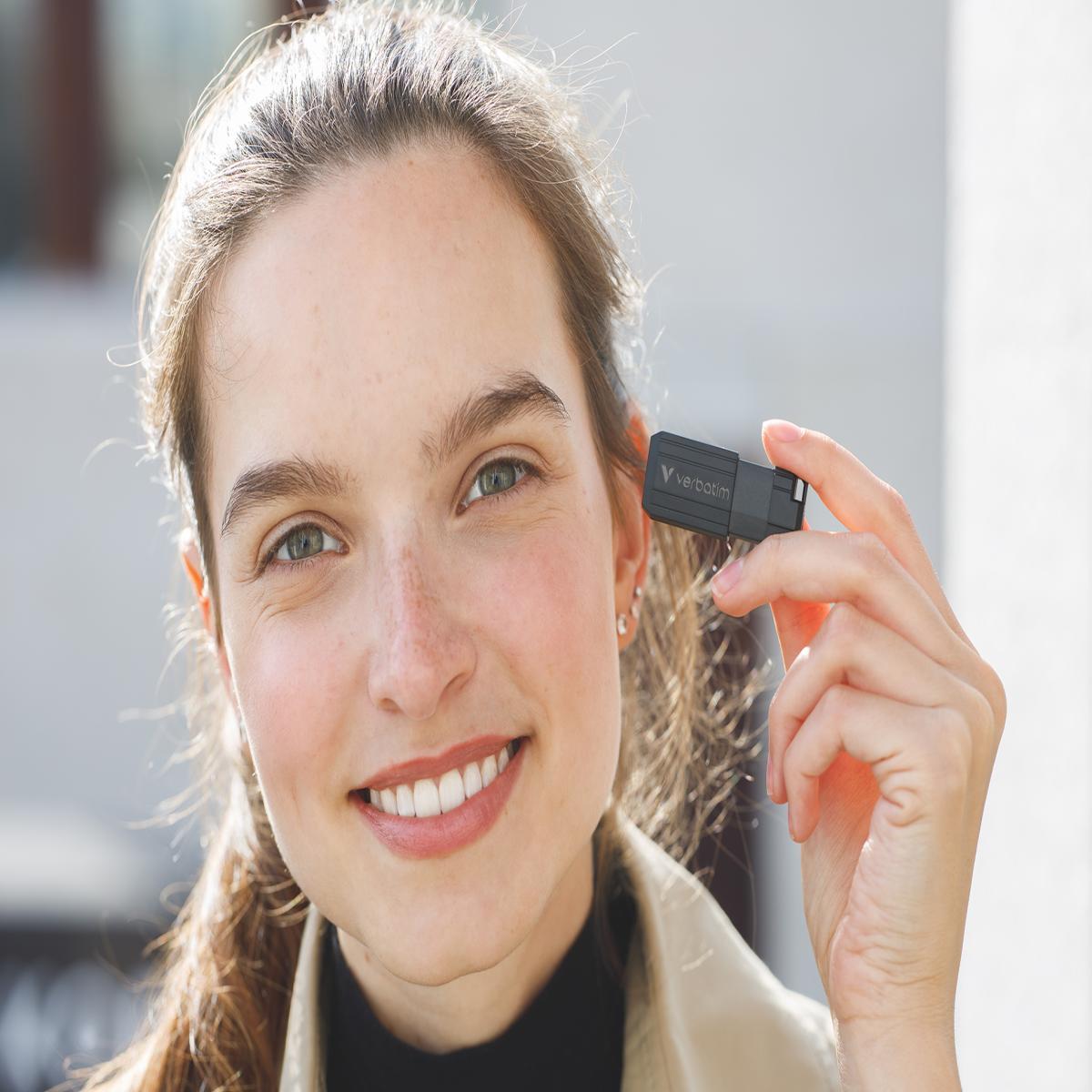 Verbatim PinStripe - USB Drive 128 GB - Black